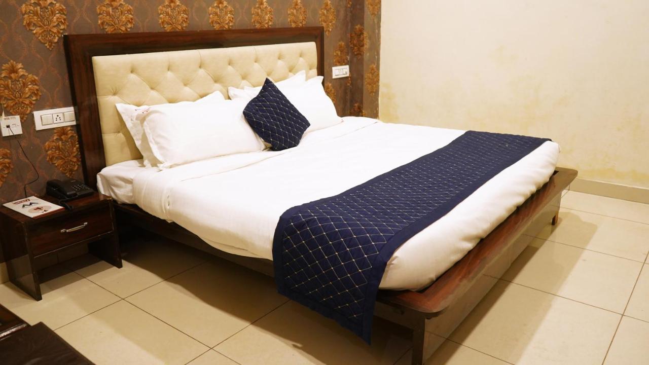 Aa Hotels & Resorts Zirakpur Esterno foto